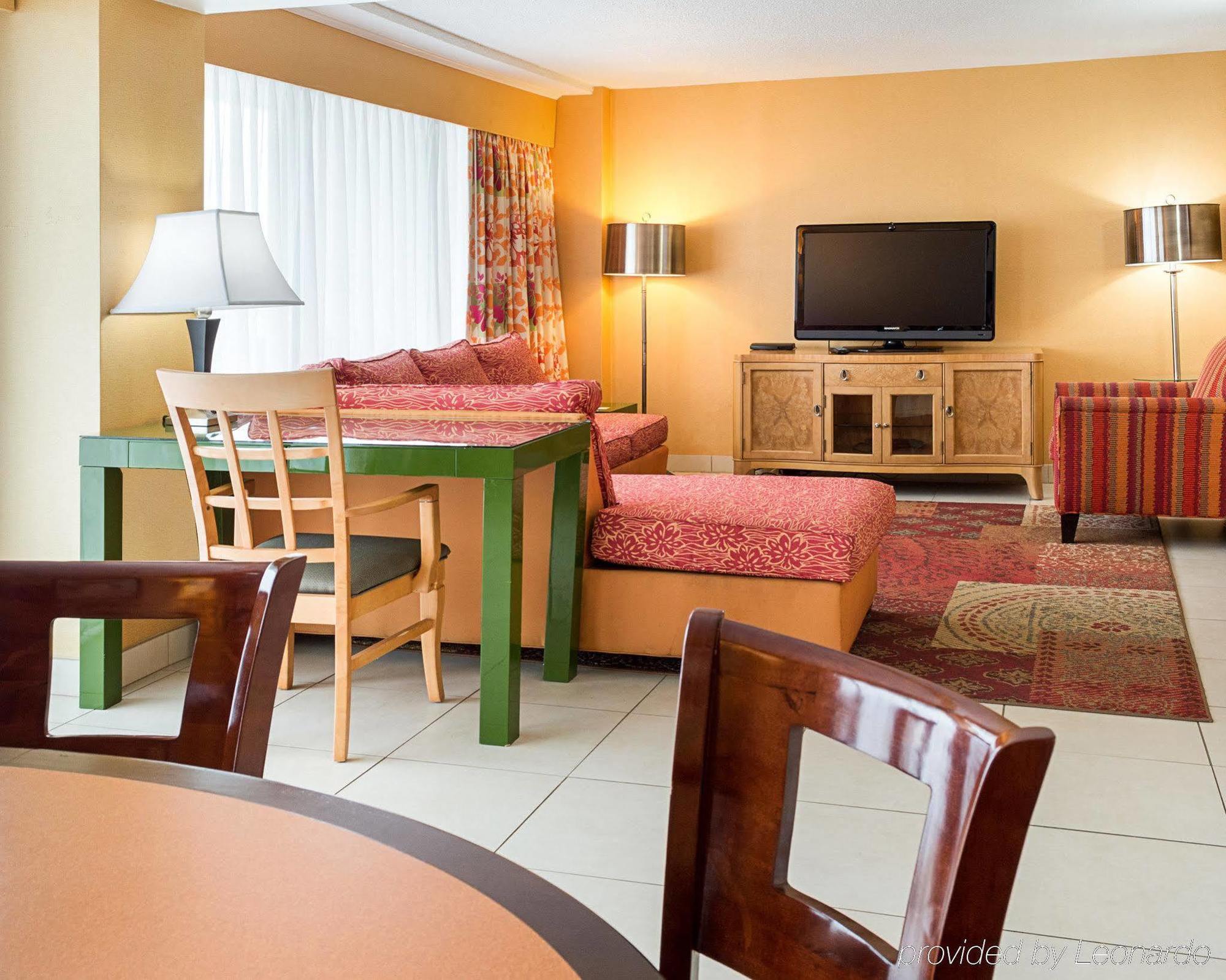 Coastal Hotel & Suites Virginia Beach - Oceanfront Экстерьер фото