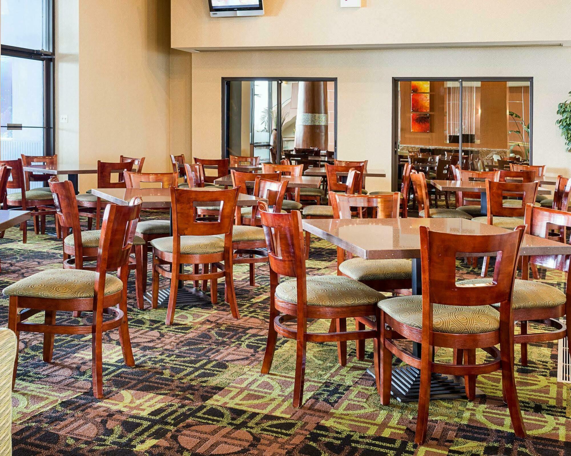 Coastal Hotel & Suites Virginia Beach - Oceanfront Экстерьер фото